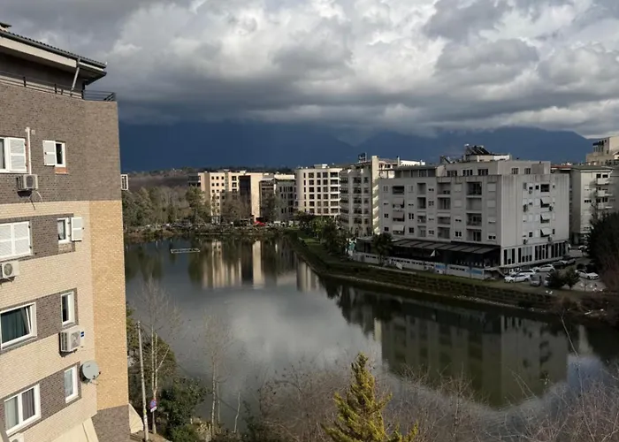 Prestige Lakeview Apartmán Tirana