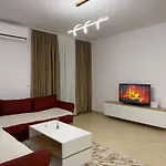 Prestige Lakeview Apartment *
