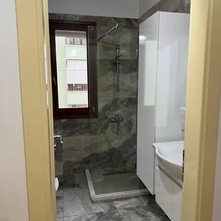 Prestige Lakeview 公寓 地拉那