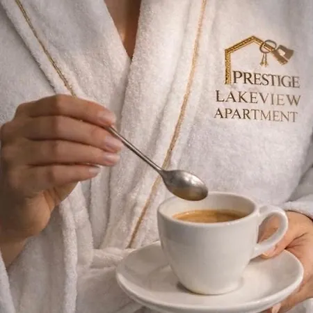 Prestige Lakeview 公寓