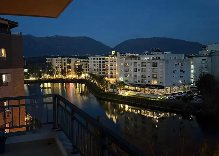 Prestige Lakeview شقة *